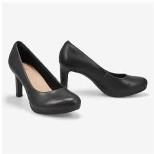 Clark’s black pump.  Size 9